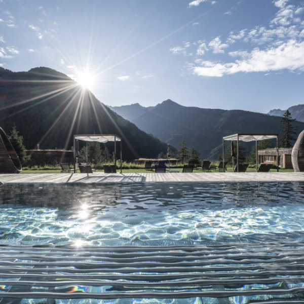 Gradonna 14 Das Strandhoel Weissensee vom See her